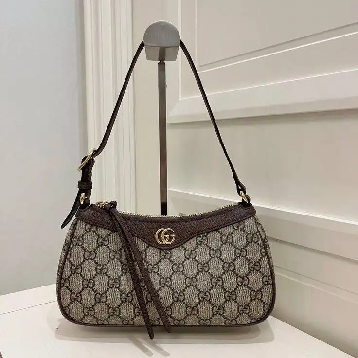 Продажа женских сумок - Одежда в Тюмень