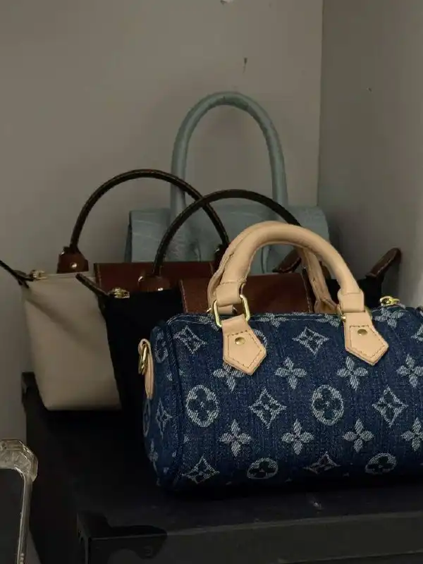 Продажа женских сумок - Одежда в Тюмень