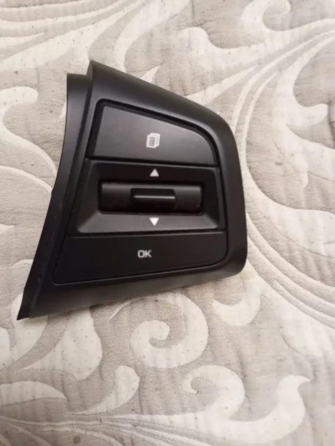 Продам блок управления стеклоподъёмниками и блок кнопок руля Hyundai Creta 2021 года - Запчасти в Тюмень