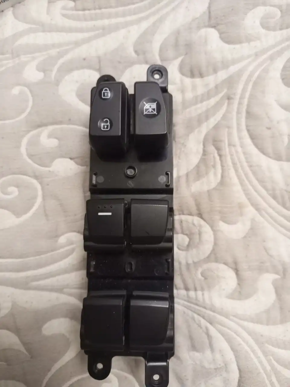 Продам блок управления стеклоподъёмниками и блок кнопок руля Hyundai Creta 2021 года - Электрооборудование (Запчасти) в Тюмень