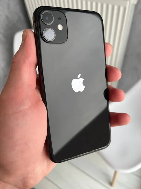 Продам iPhone 11 64gb черный - Игры и консоли в Тюмень