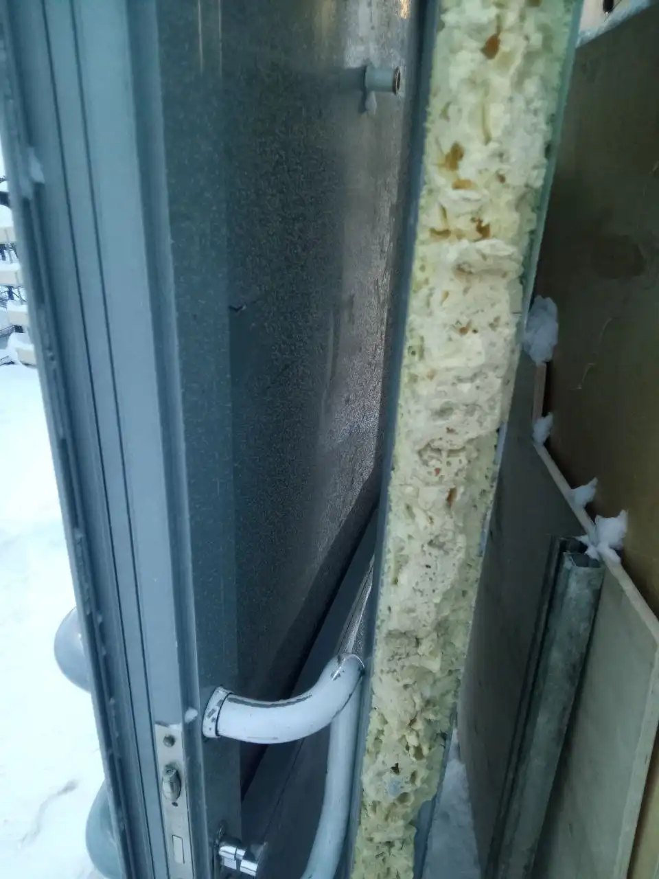 Продам алюминиевую дверь - Двери (Для дома и дачи) в Тюмень