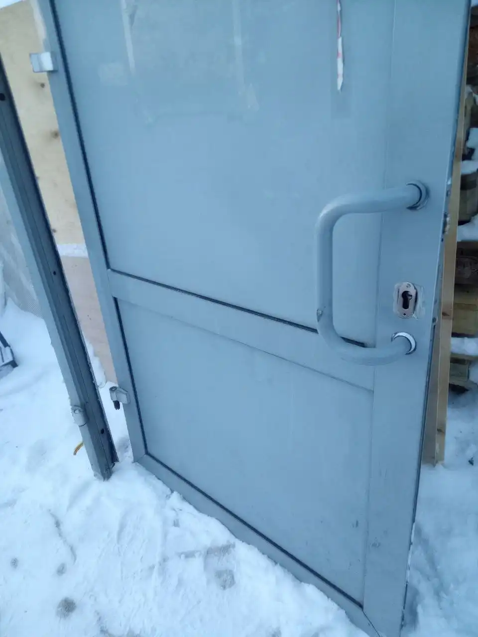 Продам алюминиевую дверь - Двери (Для дома и дачи) в Тюмень