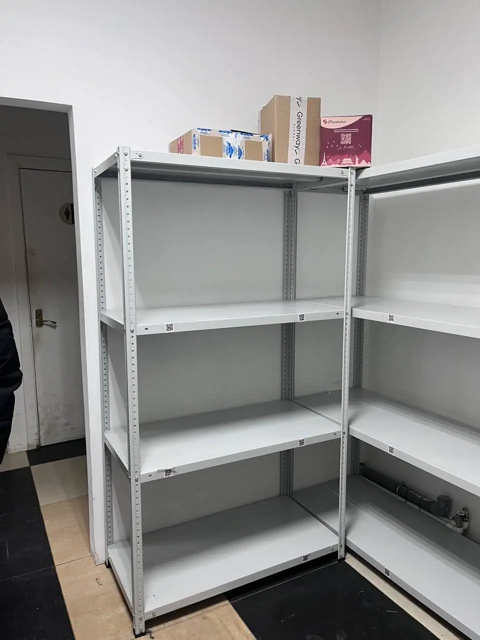 Стеллажи для инструментов и сырья - Стеллажи (Барахолка) в Тюмень