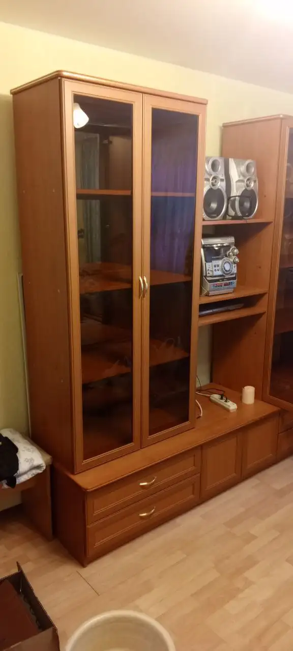 Отдам стенку в хорошем состоянии - Мебель (Барахолка) в Тюмень