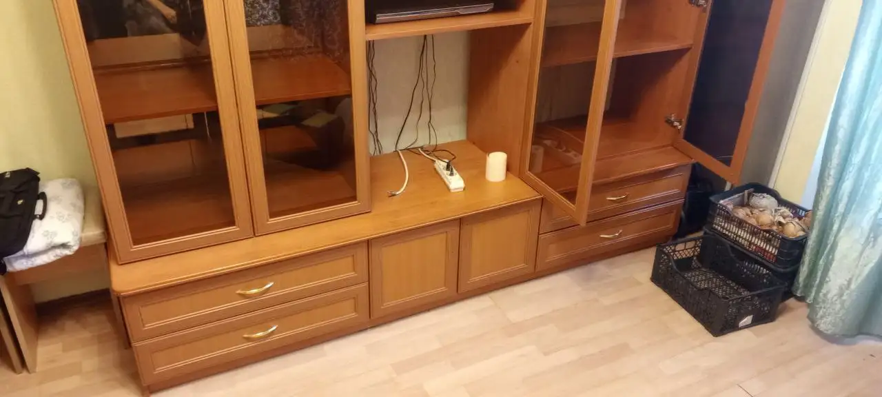 Отдам стенку в хорошем состоянии - Мебель (Барахолка) в Тюмень