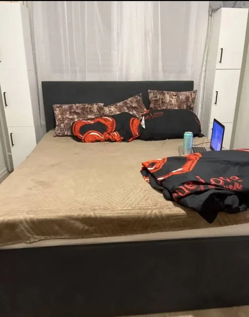 Кровать темно-синяя без подъемного механизма - Ковры и паласы в Тюмень