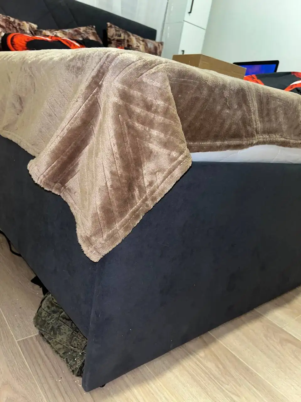 Двуспальная кровать с матрасом - Мебель (Для дома и дачи) в Тюмень