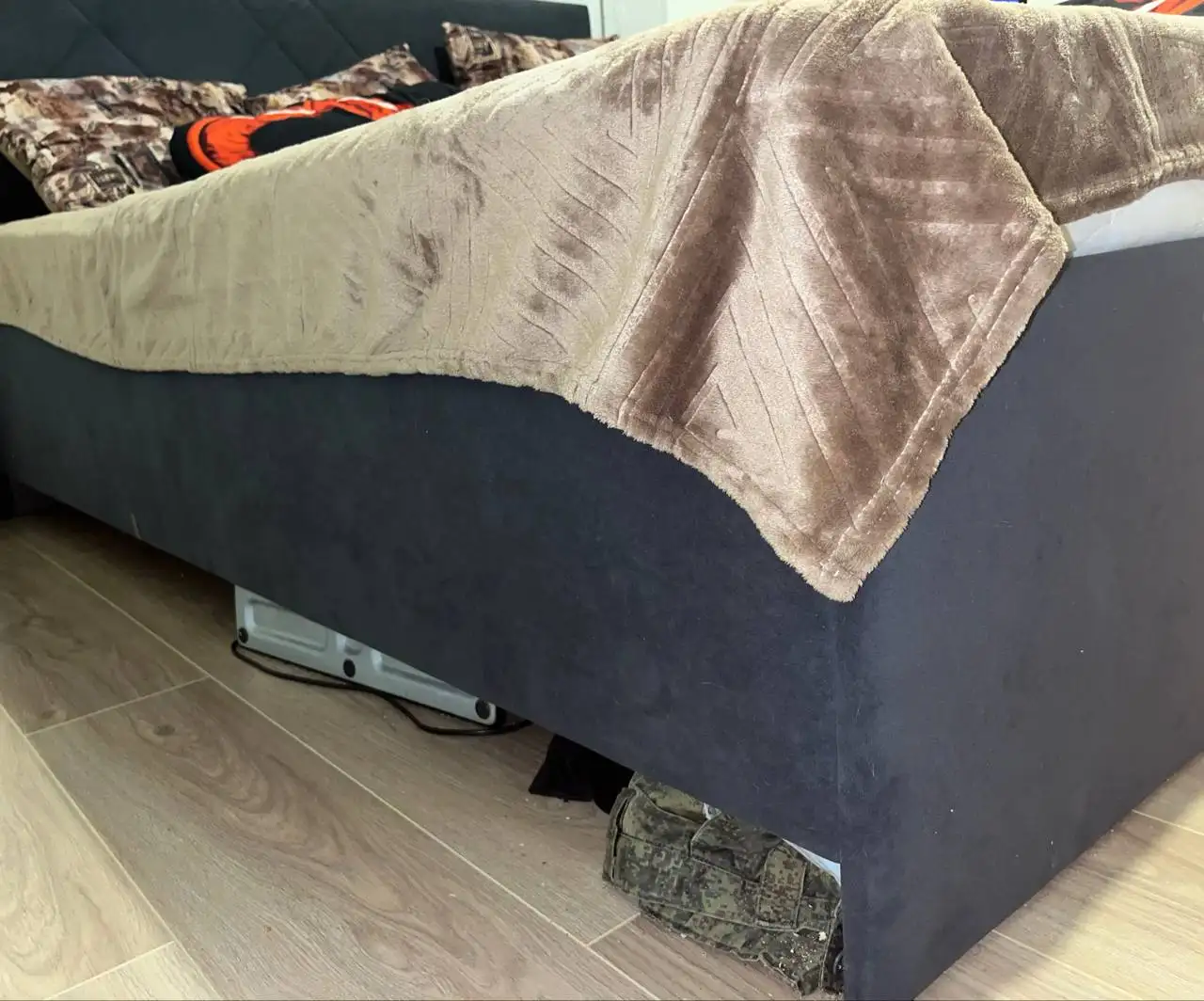 Кровать двуспальная с матрасом - Мебель (Для дома и дачи) в Тюмень