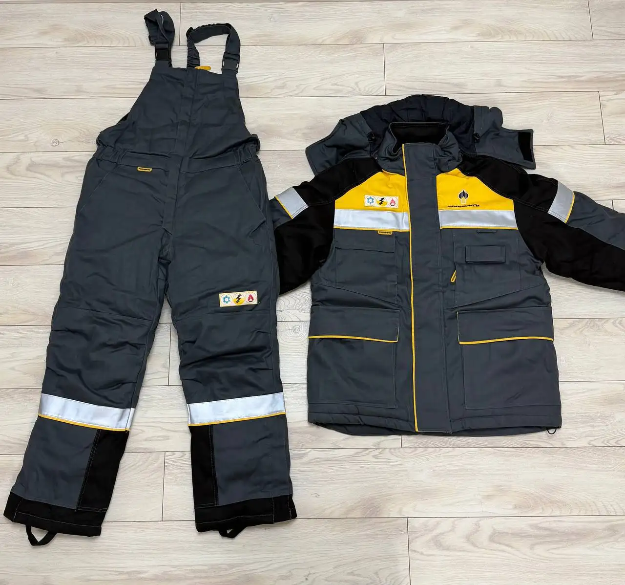 Продажа новой и б/у спецодежды - Спецодежда (Одежда) в Тюмень