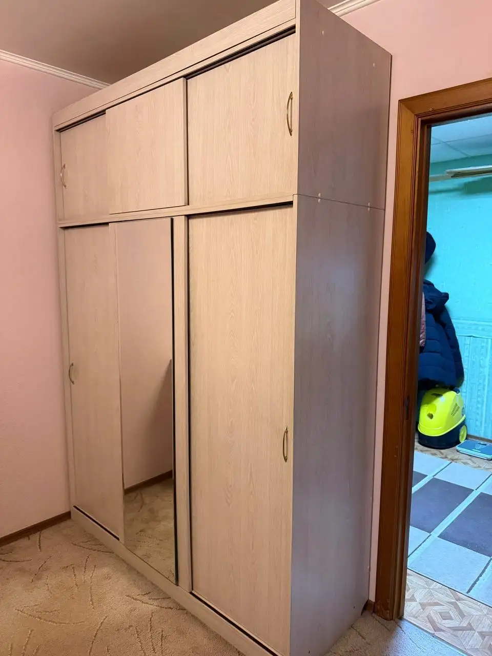 Продажа мебели: шкаф, комод, 2 тумбочки - Мебель (Для дома и дачи) в Тюмень