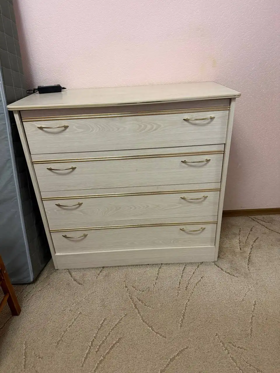 Продажа мебели: шкаф, комод, 2 тумбочки - Мебель (Для дома и дачи) в Тюмень