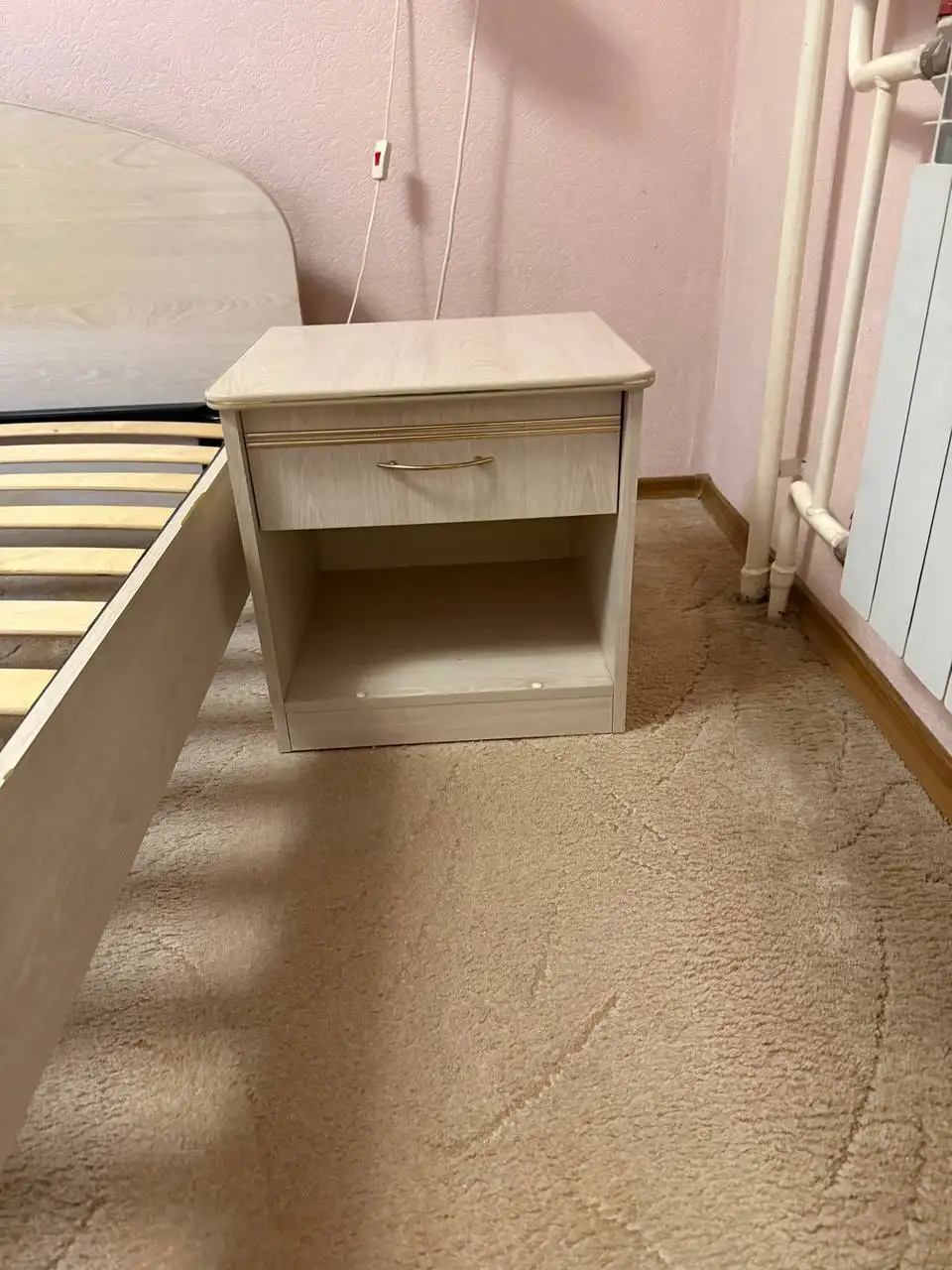 Продажа мебели: шкаф, комод, 2 тумбочки - Мебель (Для дома и дачи) в Тюмень