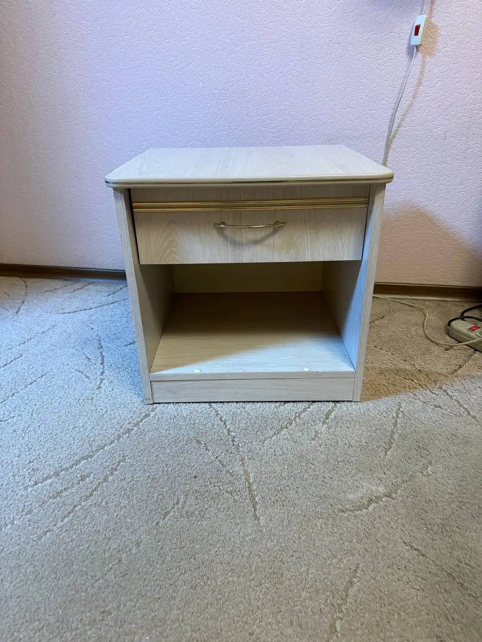 Продажа мебели: шкаф, комод, 2 тумбочки - Мебель (Для дома и дачи) в Тюмень