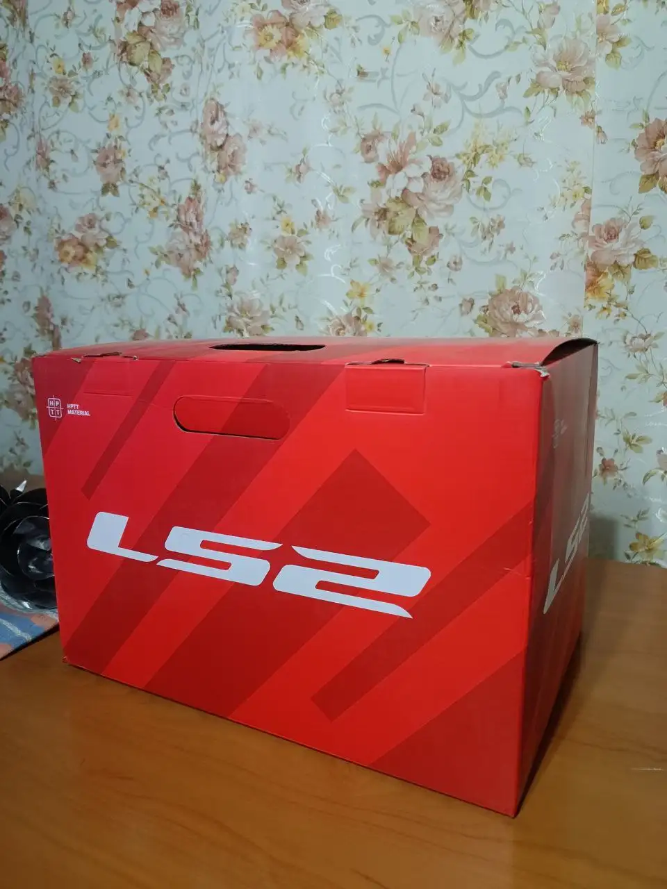 Мотошлем Ls2 и металлическая роза - Барахолка в Тюмень