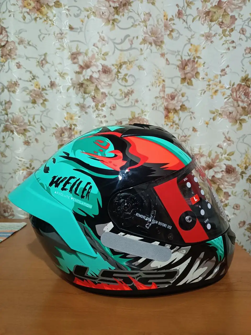 Мотошлем Ls2 и металлическая роза - Барахолка в Тюмень