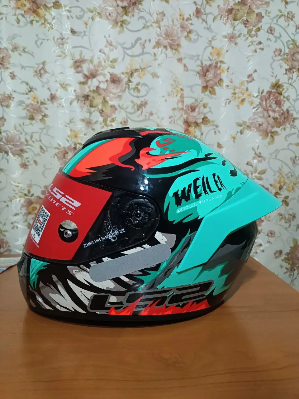 Мотошлем Ls2 и металлическая роза - Барахолка в Тюмень