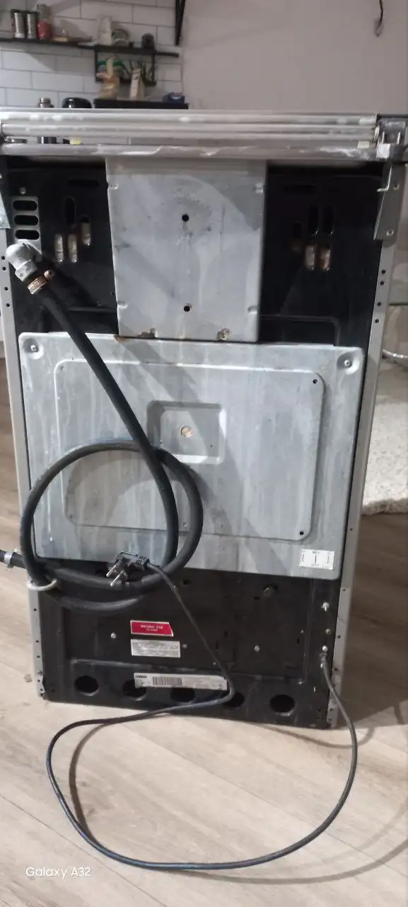 Продаётся комбинированная плита Zanussi - Кухонная техника (Для дома и дачи) в Тюмень