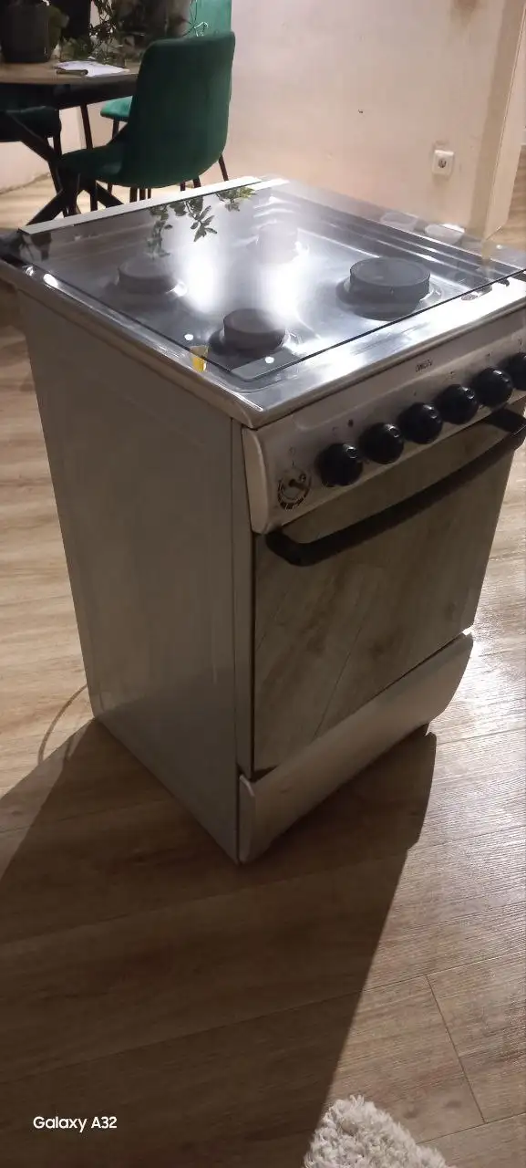 Продаётся комбинированная плита Zanussi - Кухонная техника (Для дома и дачи) в Тюмень