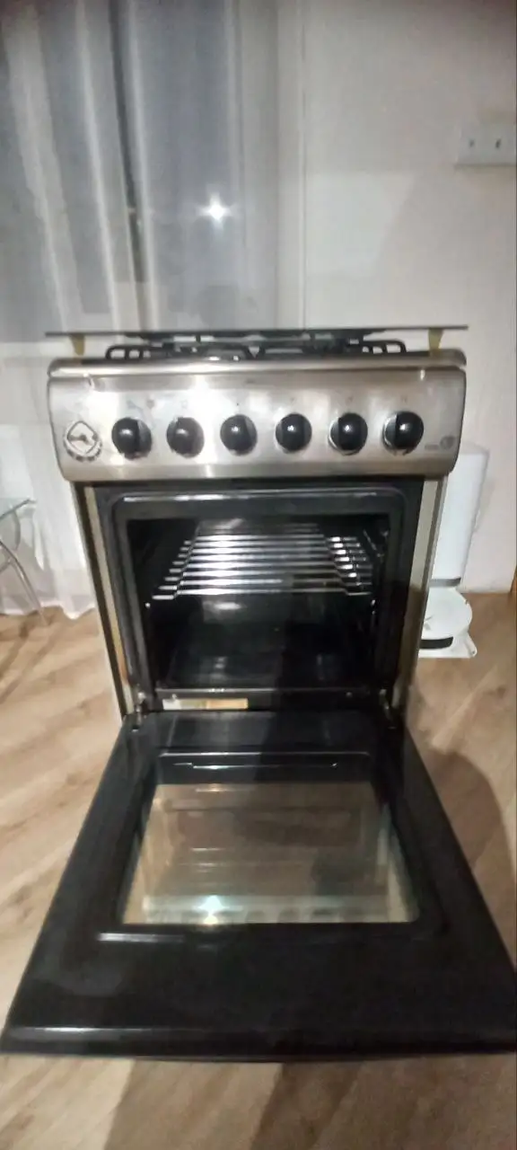 Продаётся комбинированная плита Zanussi - Кухонная техника (Для дома и дачи) в Тюмень