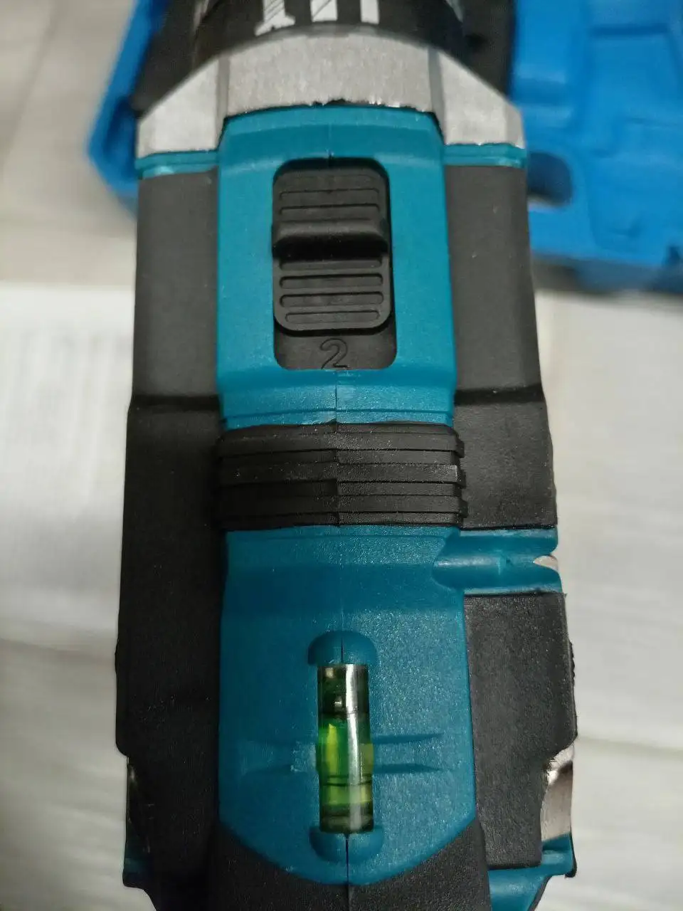 Шуруповерт новый с двумя аккумуляторами - Инструменты (Электроника) в Тюмень