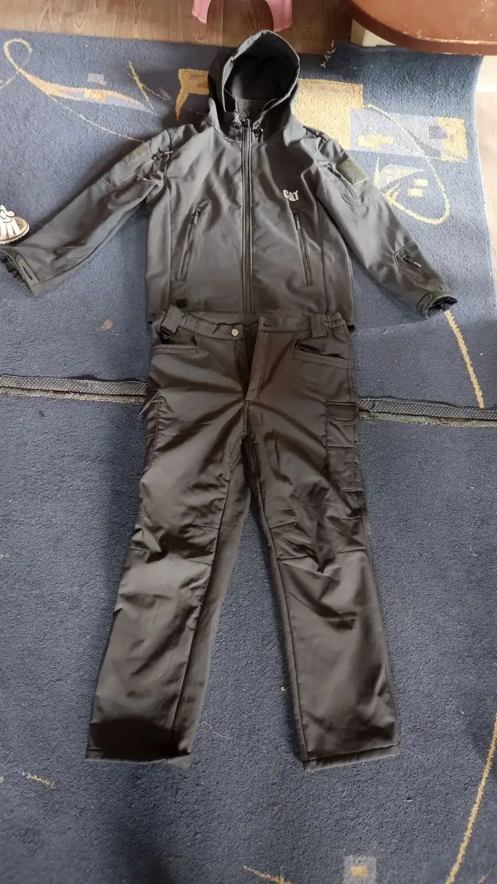 Продам теплый костюм не подошел размер - Костюмы (Одежда) в Тюмень