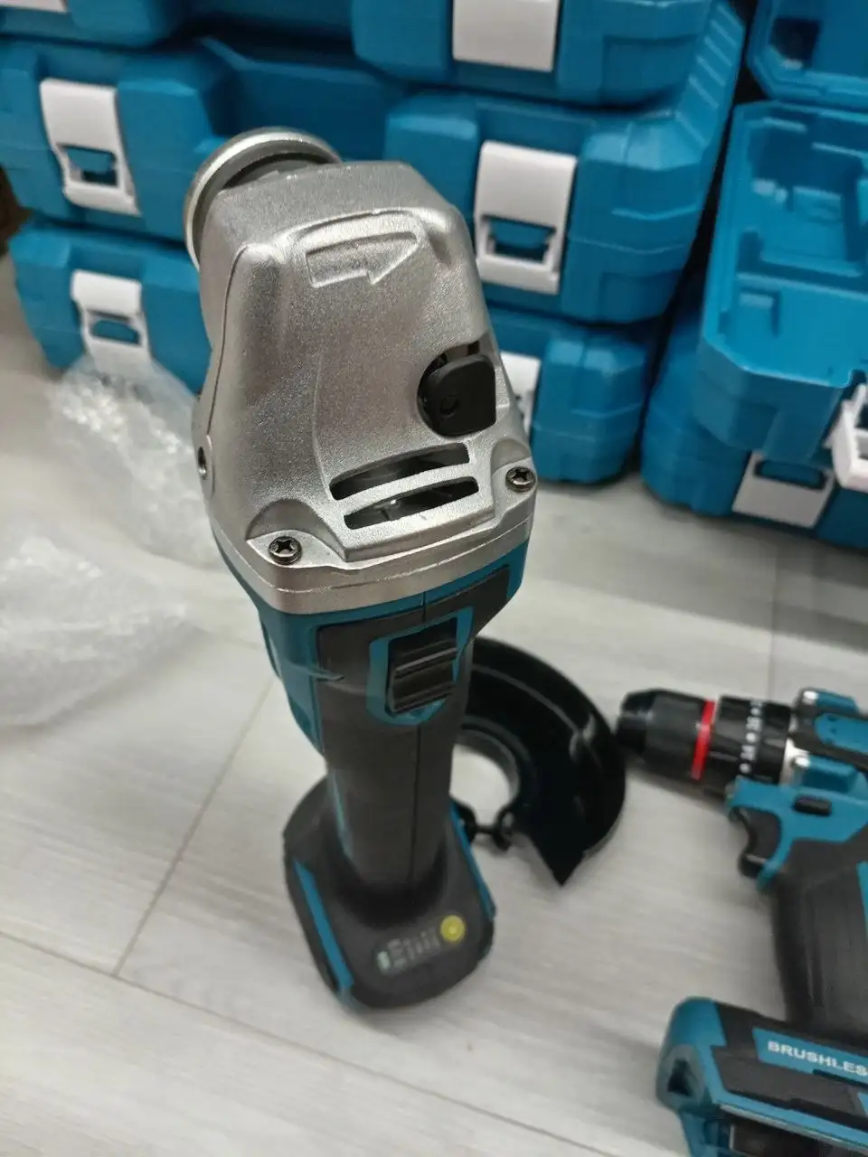 Аккумуляторная болгарка УШМ 125 мм с двумя аккумуляторами - Электроинструмент (Оборудование) в Тюмень