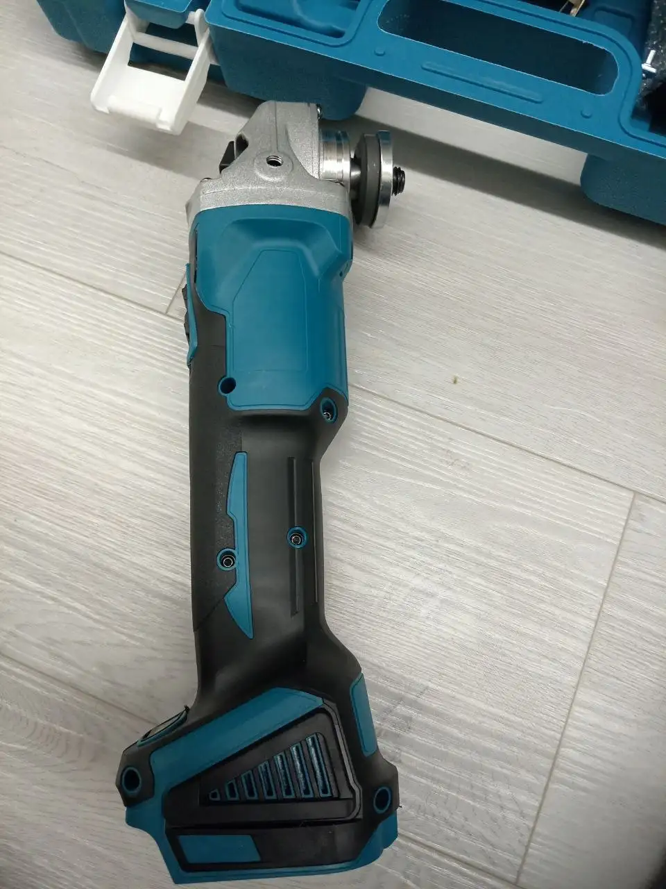 Аккумуляторная болгарка УШМ 125 мм с двумя аккумуляторами - Электроинструмент (Оборудование) в Тюмень