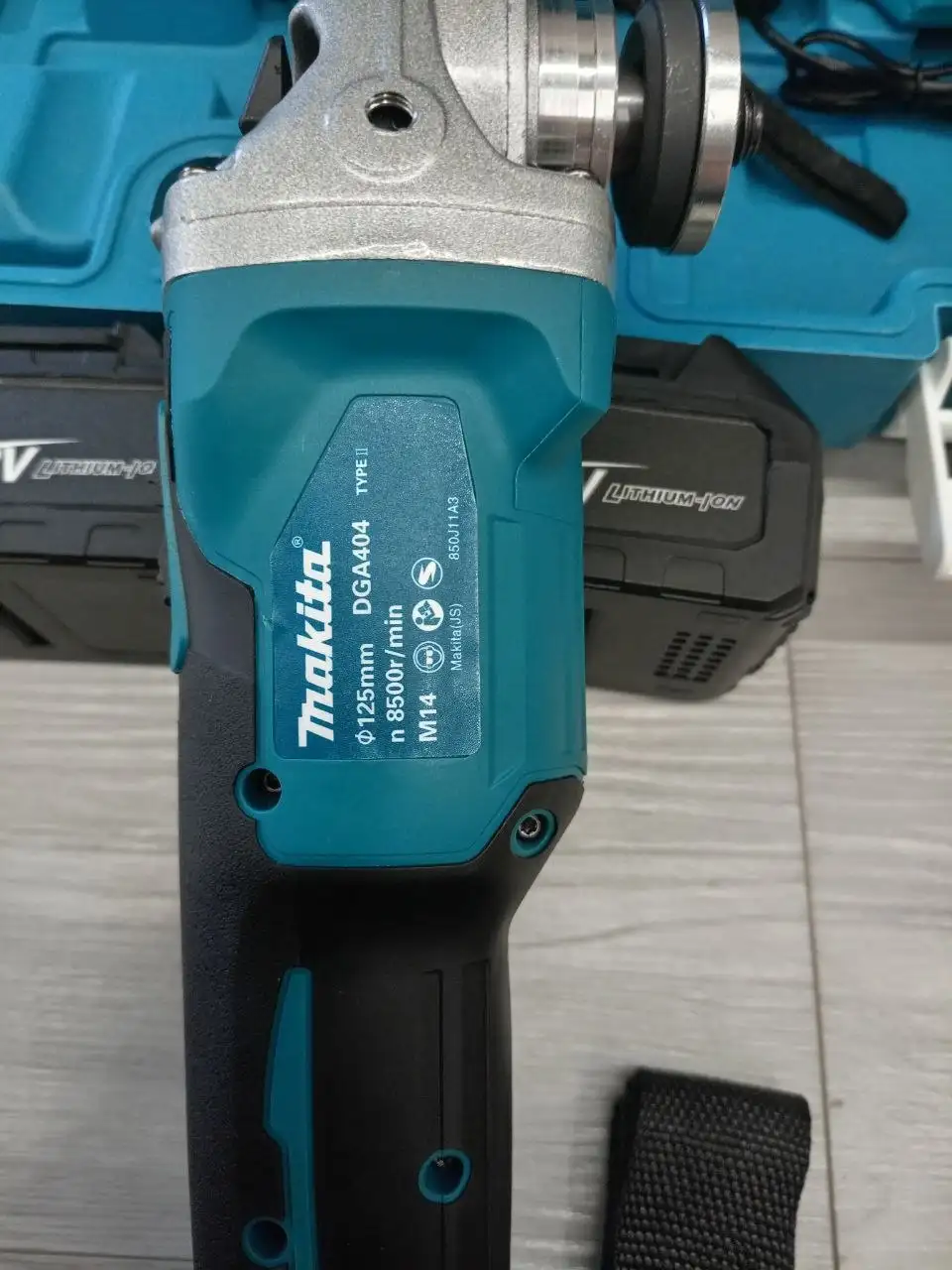 Аккумуляторная болгарка УШМ 125 мм с двумя аккумуляторами - Электроинструмент (Оборудование) в Тюмень