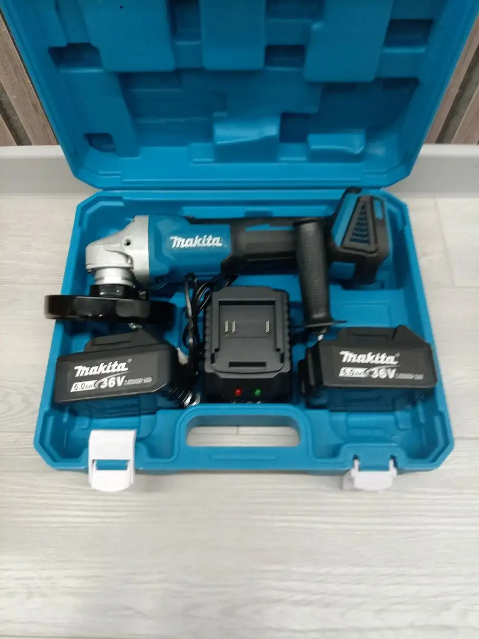 Аккумуляторная болгарка УШМ 125 мм с двумя аккумуляторами - Электроинструмент (Оборудование) в Тюмень