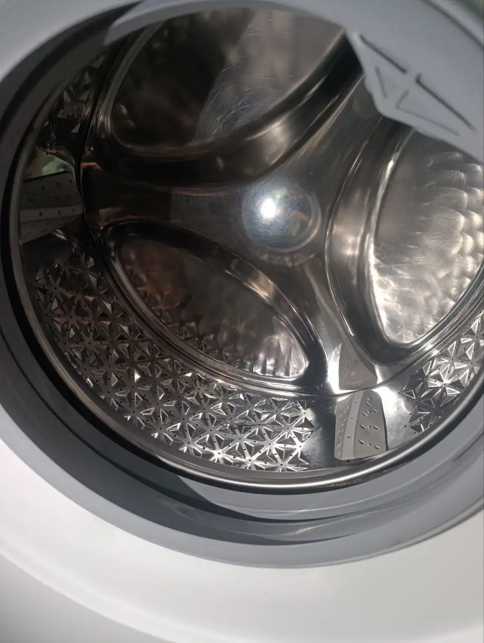 Стиральные машины Hisense и Hotpoint Ariston - Бытовая техника (Для дома и дачи) в Тюмень