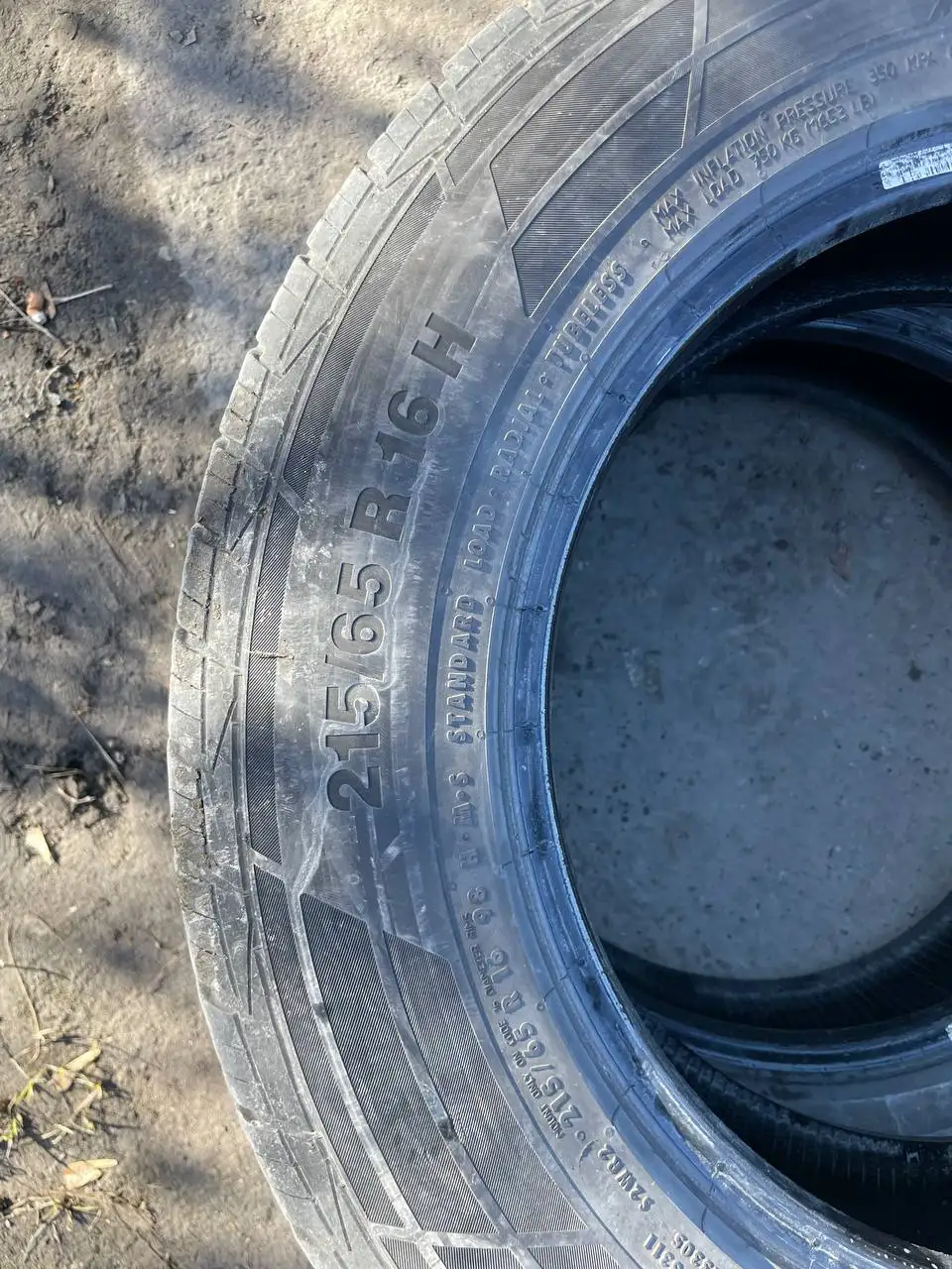 Продам две резины за обе 3 к - Шины и диски (Авто) в Тюмень