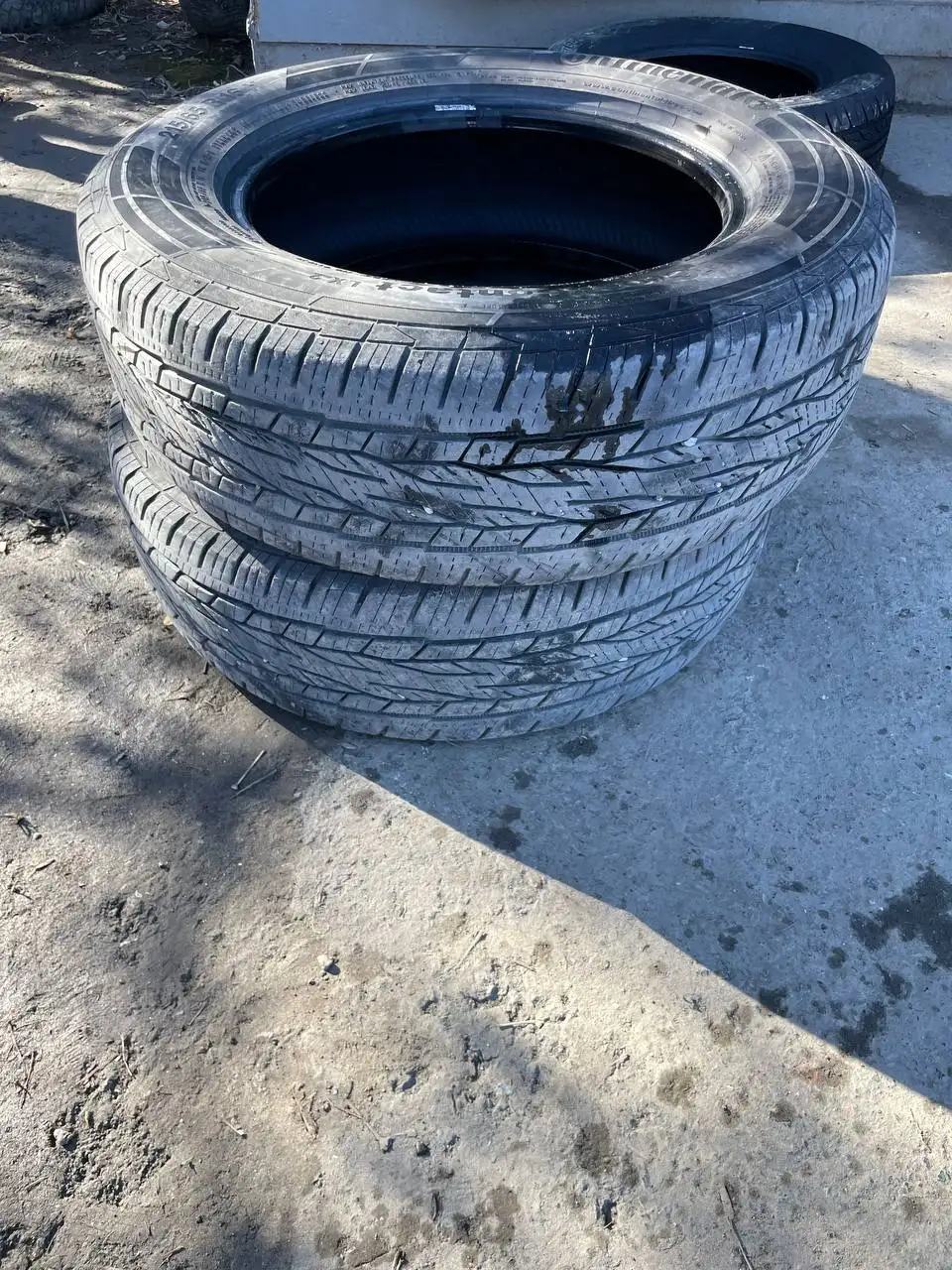 Продам две резины за обе 3 к - Шины и диски (Авто) в Тюмень