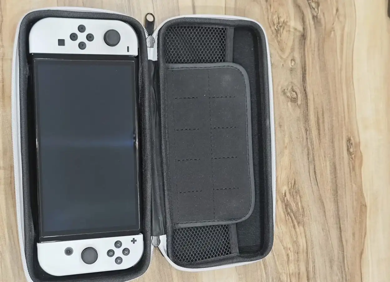Nintendo Switch OLED (полный комплект, чехол) - Игры и приставки (Хобби и отдых) в Тюмень