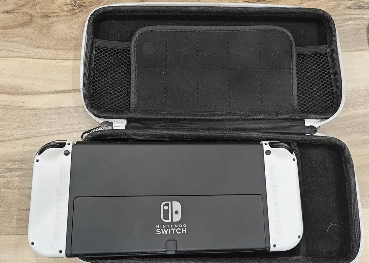 Nintendo Switch OLED (полный комплект, чехол) - Игры и приставки (Хобби и отдых) в Тюмень