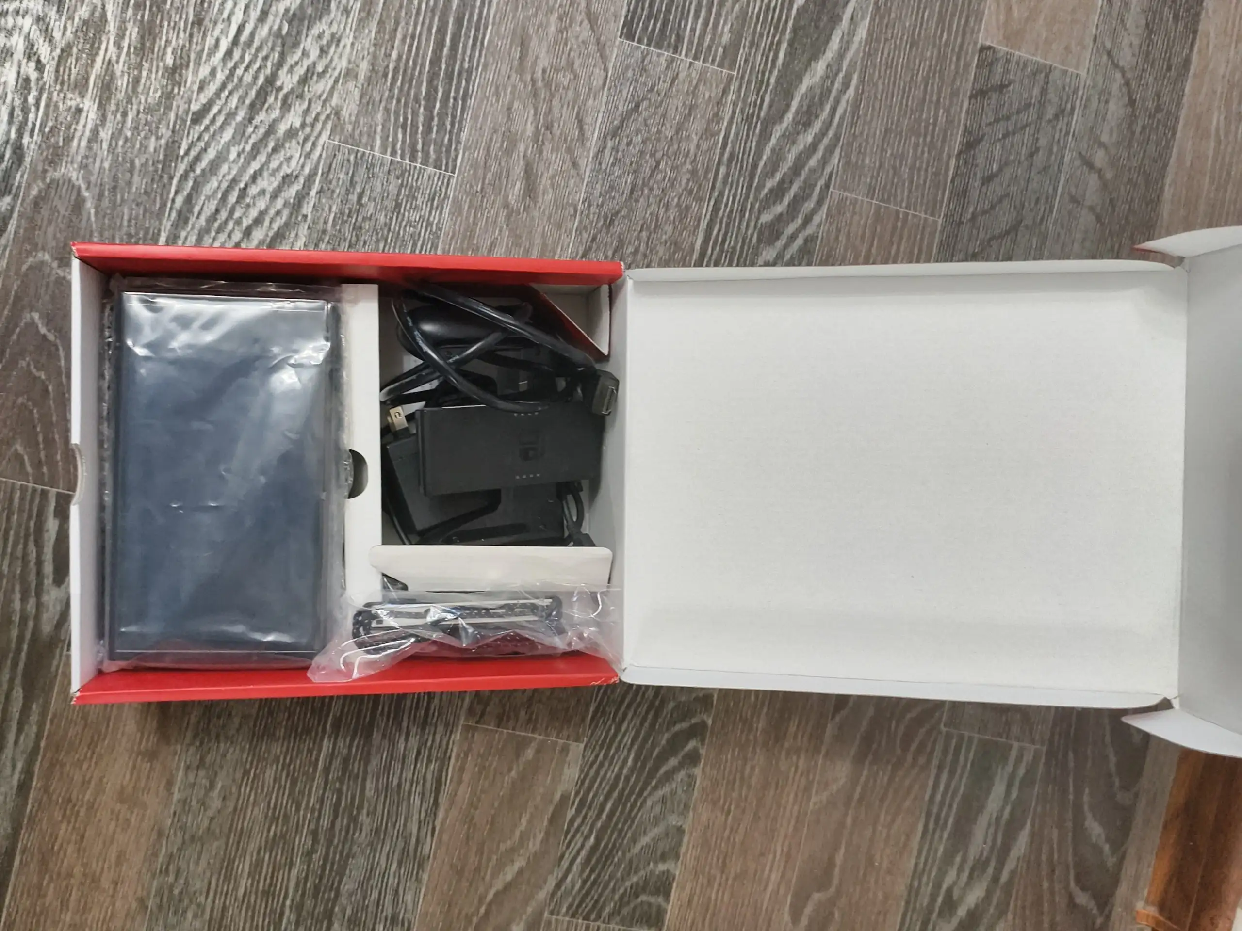Nintendo Switch OLED (полный комплект, чехол) - Игры и приставки (Хобби и отдых) в Тюмень