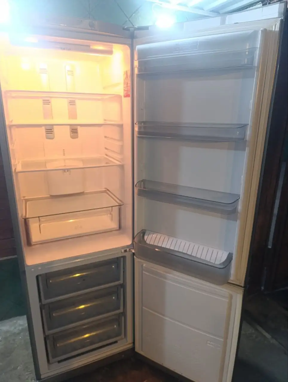 Холодильник Hotpoint-Ariston - Крупная бытовая техника (Электроника) в Тюмень