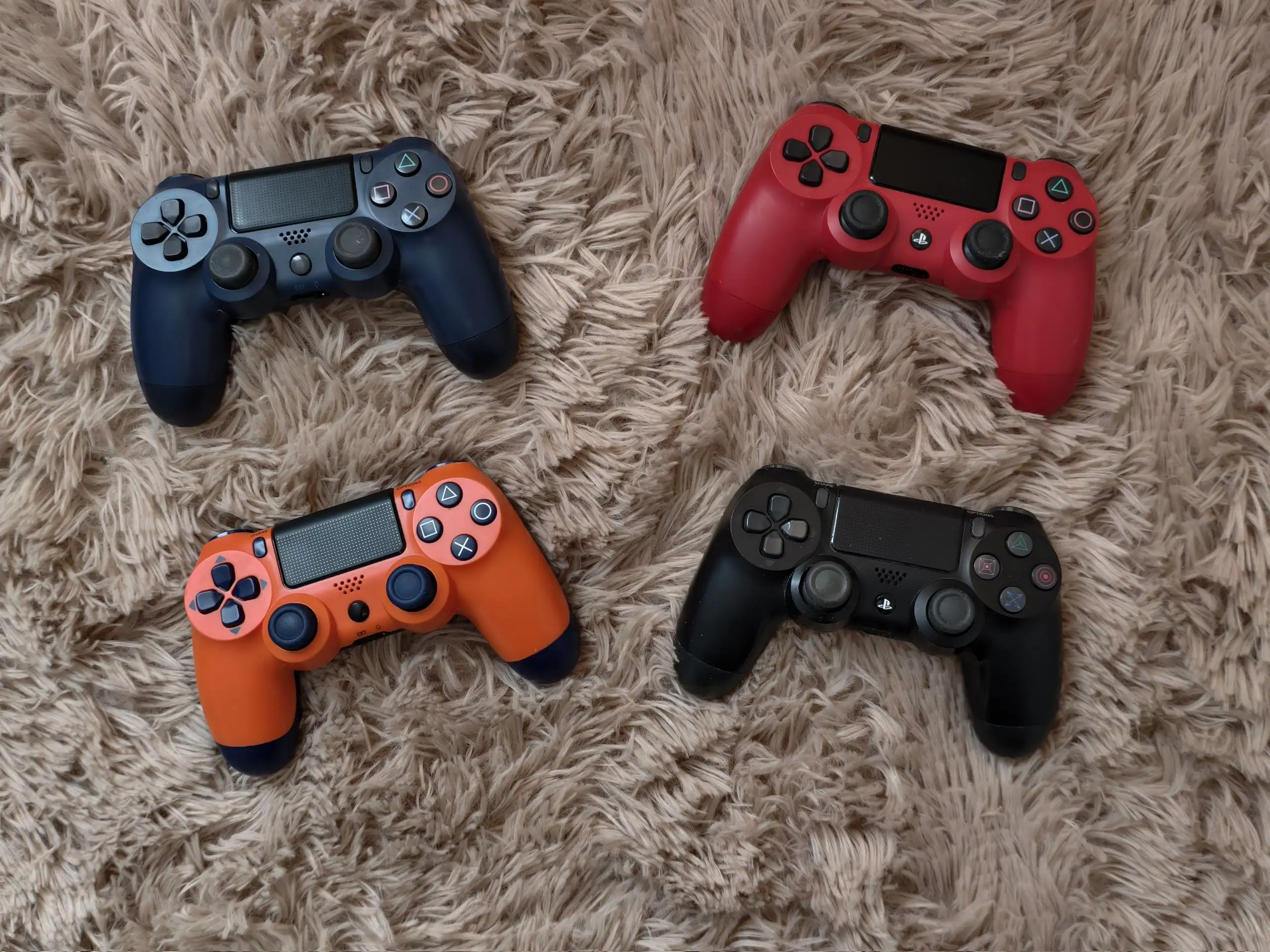 Геймпады для PS4 - Игры и игровые приставки (Хобби и отдых) в Тюмень