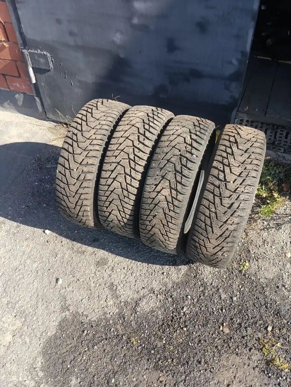 Продам шипованную резину 2023 года