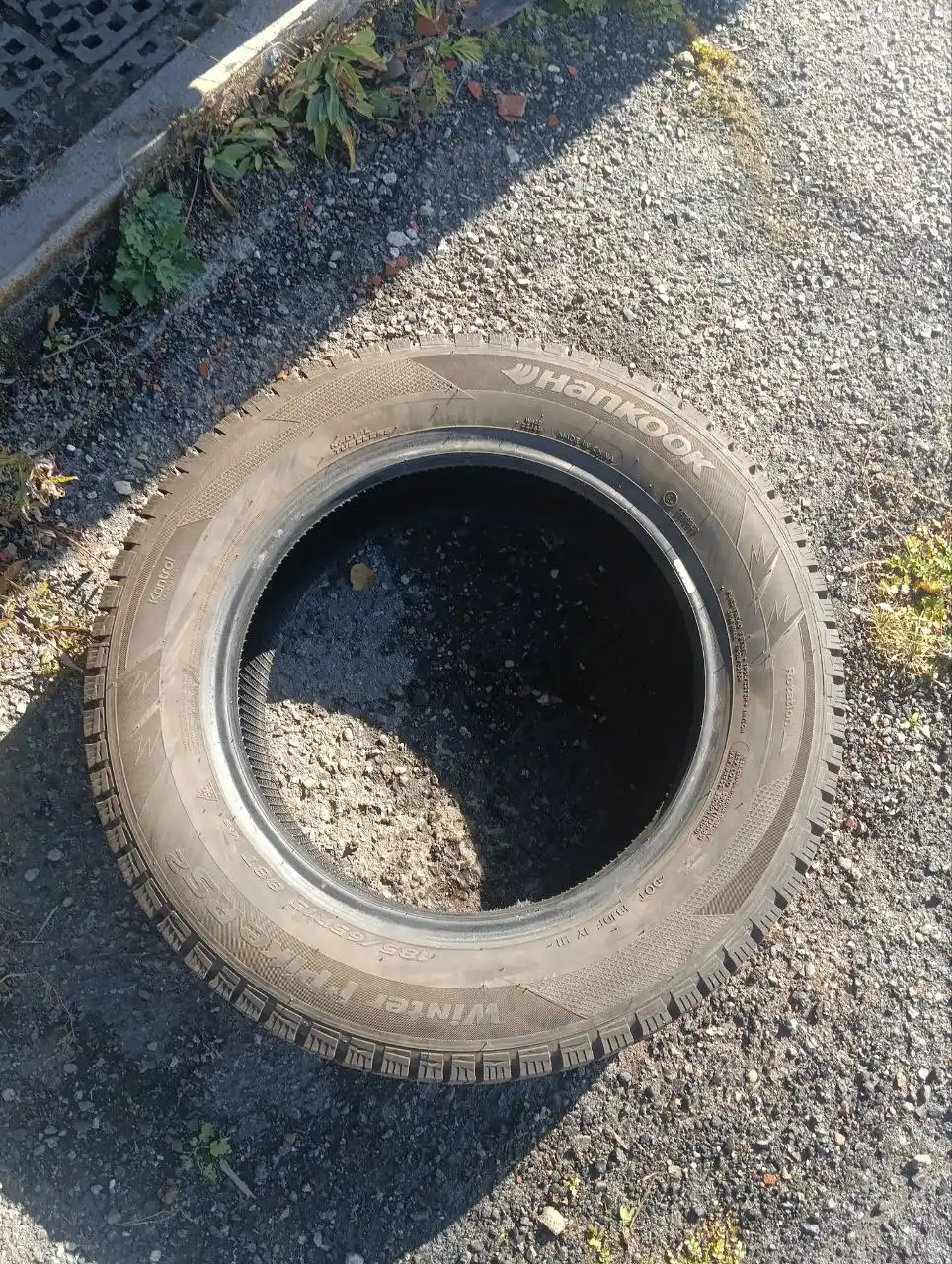 Продам шипованную резину 2023 года