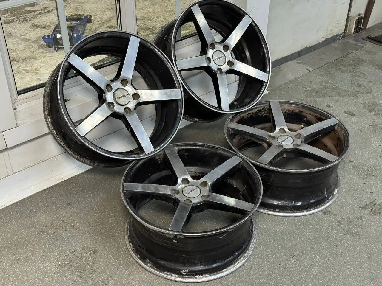 Продажа дисков Vossen и Ray's gram lights