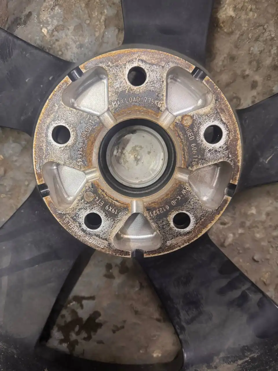 Продажа колес R19 с Toyota Crown 220