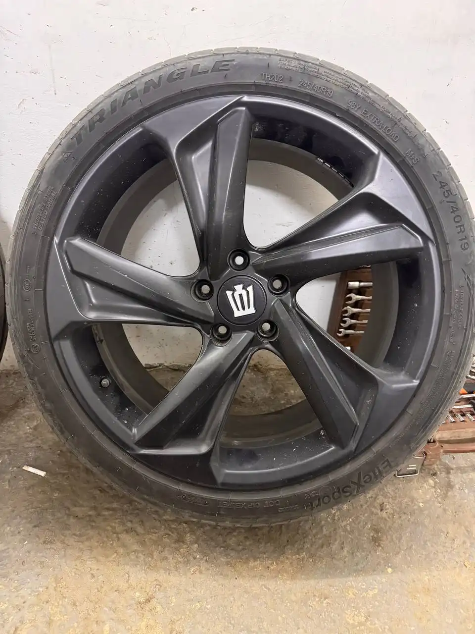 Продажа колес R19 с Toyota Crown 220