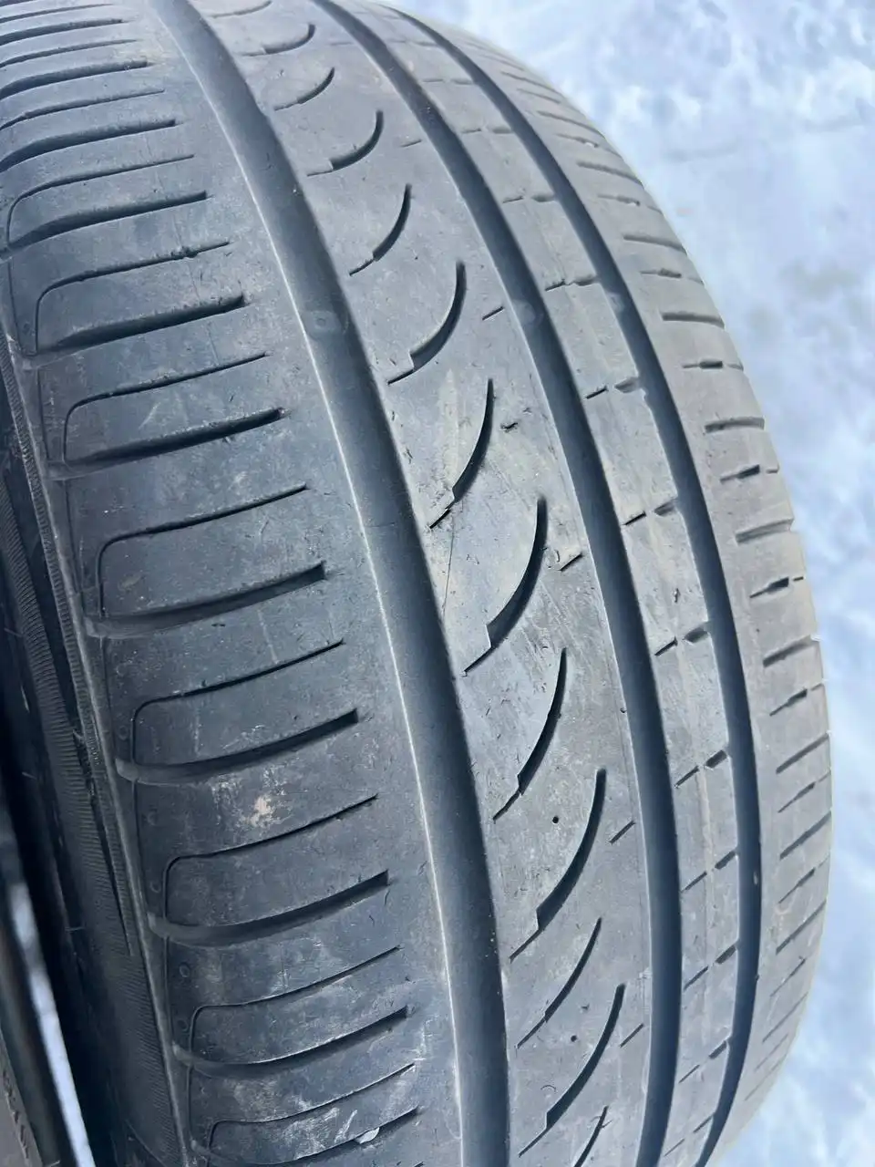 Комплект шин 215/45/17 2018 года