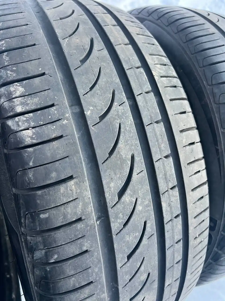 Комплект шин 215/45/17 2018 года