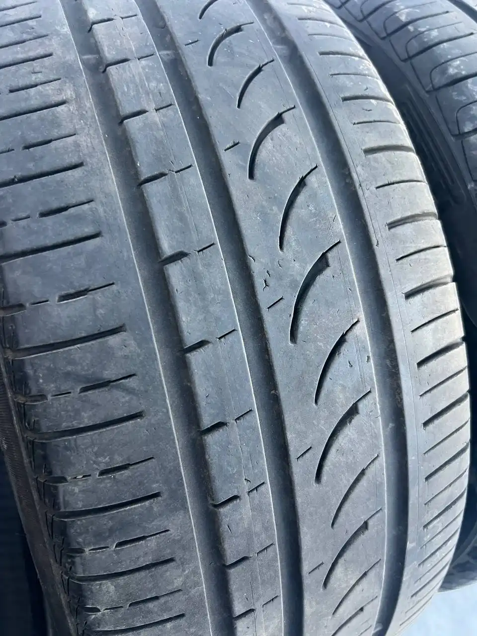Комплект шин 215/45/17 2018 года