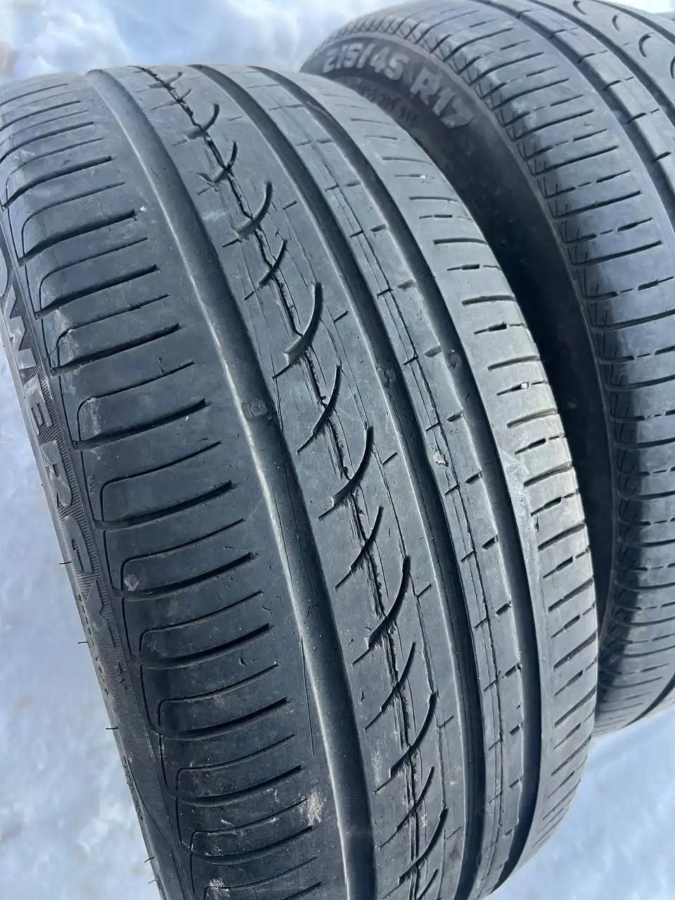 Комплект шин 215/45/17 2018 года