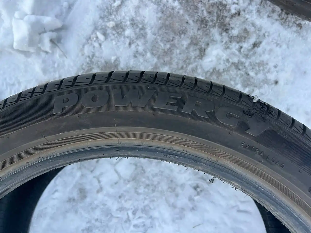 Комплект шин 215/45/17 2018 года