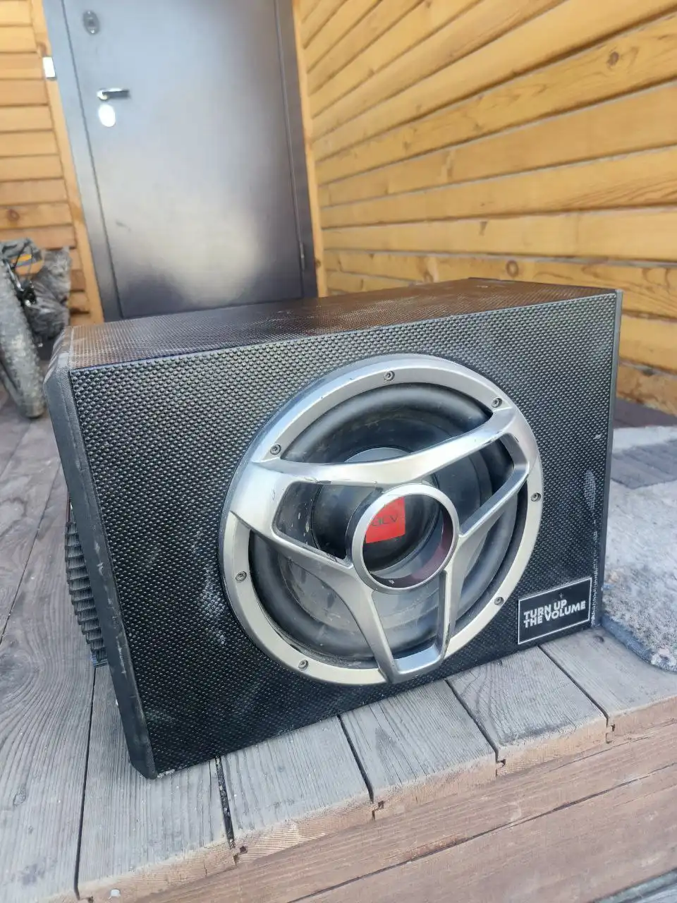 Продам автомобильный сабвуфер с проводами