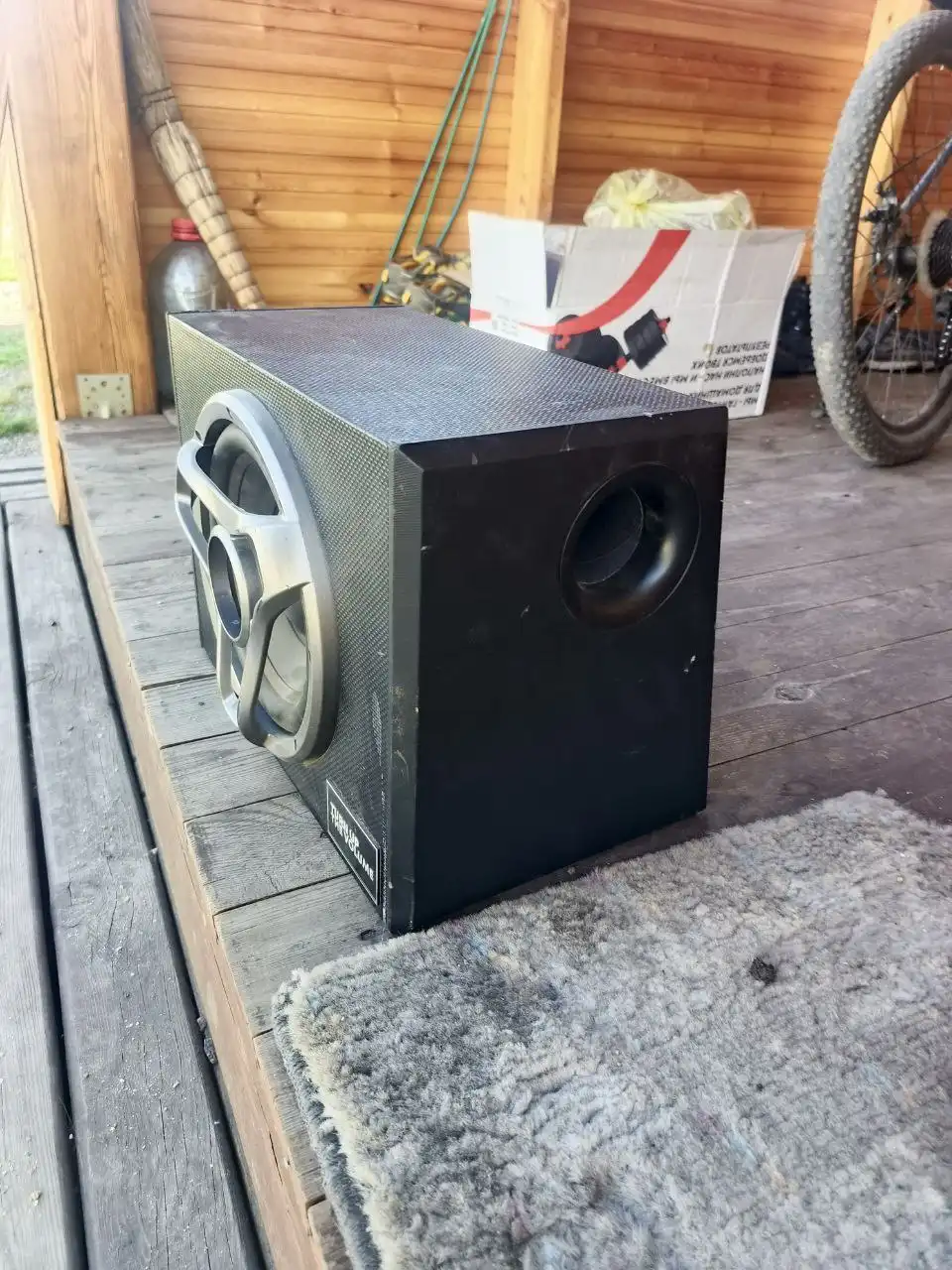 Продам автомобильный сабвуфер с проводами